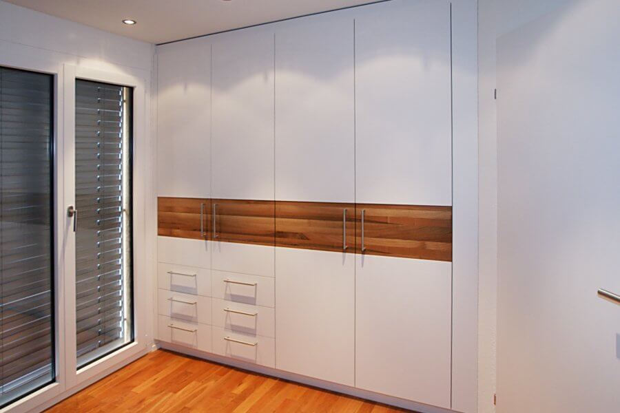 Шкаф, встроенный в нишу (98 фото): с распашными дверями на кухне и балконе