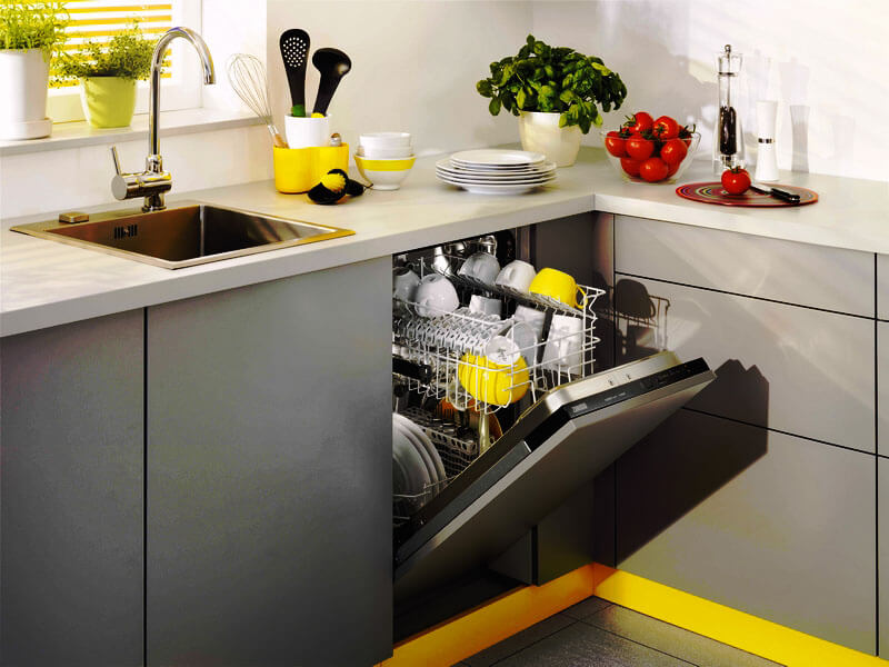 встроенная посудомоечная машина на кухне